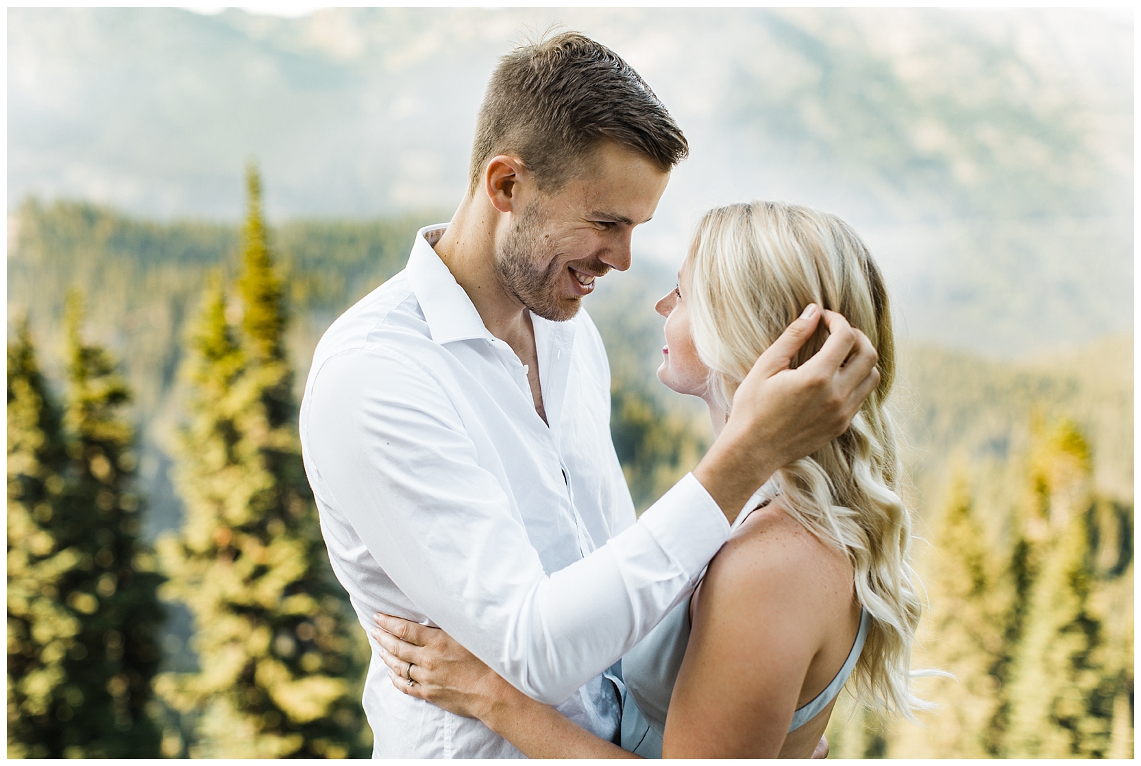 Mount Rainier National Park Engagement Session at Tipsoo Lake | Lindsey Ramdin | L.A.R. Weddings | Seattle Wedding Photographer | Cleveland Wedding Photographer